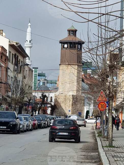 Двама служители на МВР Кичево са заподозрени в съучастие при обир на бижутерски магазин в Гостивар