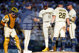 NLDS Cubs Brewers Baseball