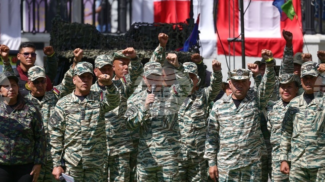 Венецуелската армия започна мащабни учения в отговор на военното присъствие на САЩ в Карибско море 