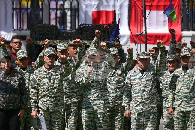 Венецуелската армия започна мащабни учения в отговор на военното присъствие на САЩ в Карибско море 