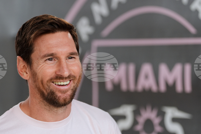 Осемкратният носител на "Златната топка" Лионел Меси получи ключа на Маями