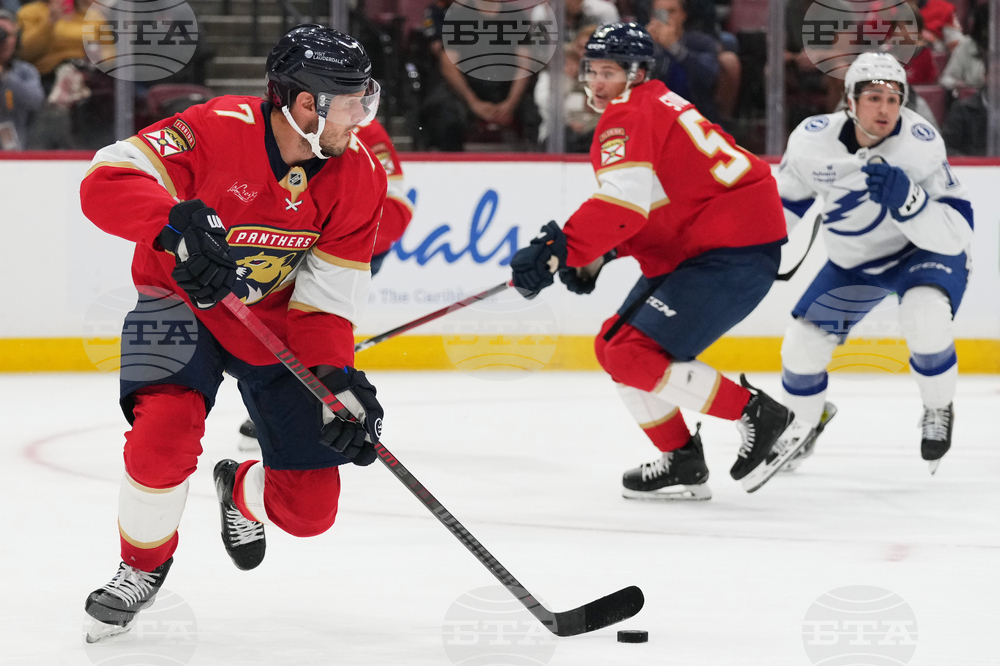 Защитникът на Флорида Пантърс Куликов ще отсъства пет месеца след операция на китката