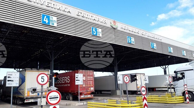 Няма да бъдат приемани картови плащания за глоби по Закона за движението по пътищата на граничните пунктове на 31 декември 2025 г. и 1 януари 2026 г., съобщиха от МВР