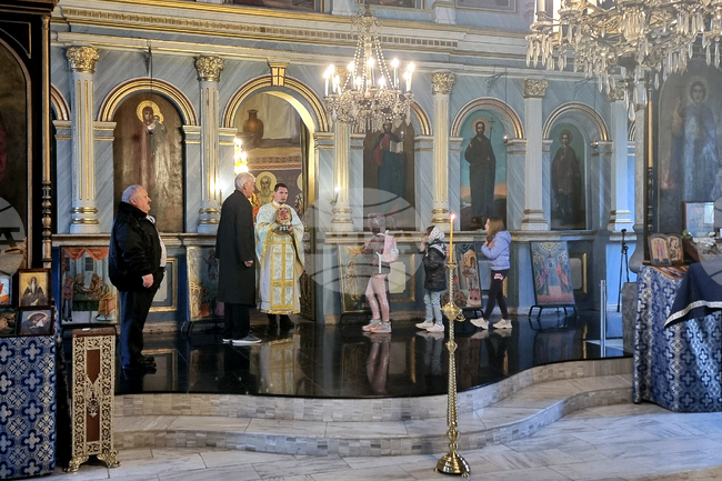Плевен - храм „Света Параскева” - неделно богослужение