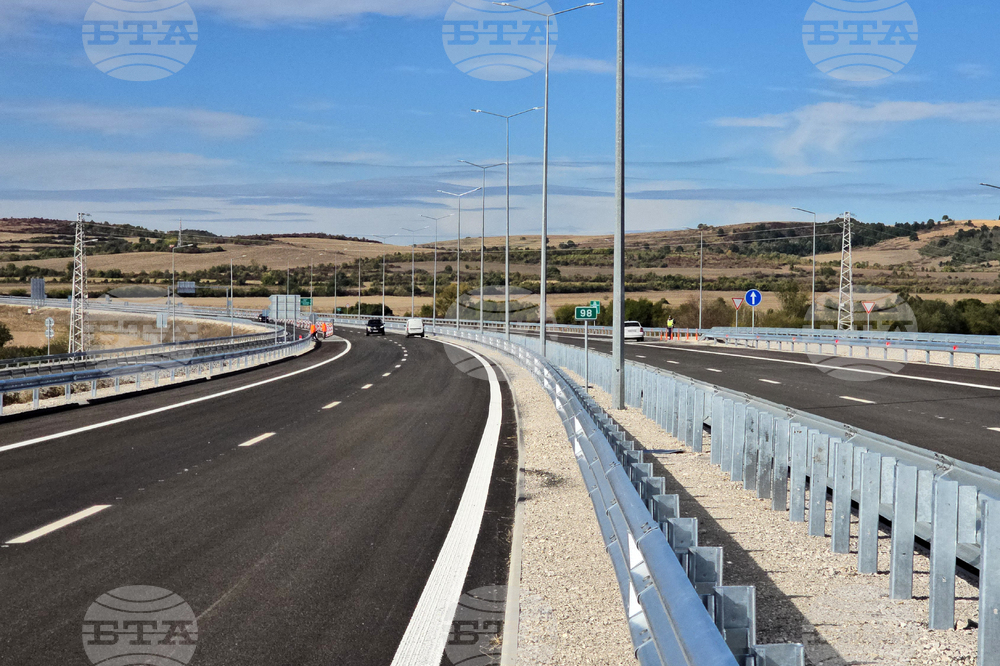 Новият трикилометров участък от „Хемус” от пътен възел „Дерманци” до връзката с пътя Луковит – Угърчин ще бъде отворен за движение утре