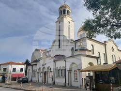 Шумен - църква - „Свети Три Светители“ - неделна служба