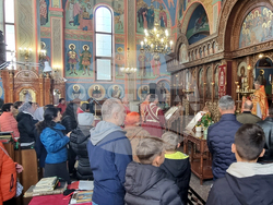 Шумен - църква - „Свети Три Светители“ - неделна служба