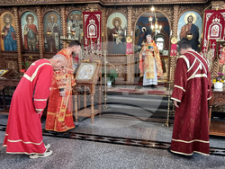 Шумен - църква - „Свети Три Светители“ - неделна служба