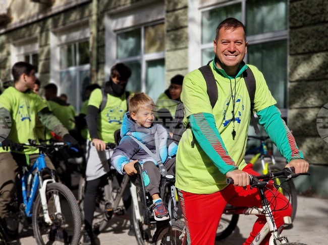 Над сто велосипедисти се включиха в осмото издание на традиционния велопоход в Перник
