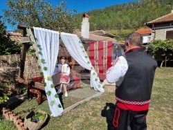 Село Бъзовец - танцово училище „Кукери“ - събор