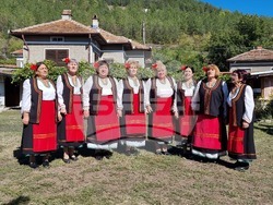 Село Бъзовец - танцово училище „Кукери“ - събор