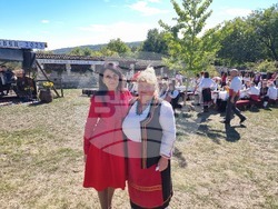 Село Бъзовец - танцово училище „Кукери“ - събор