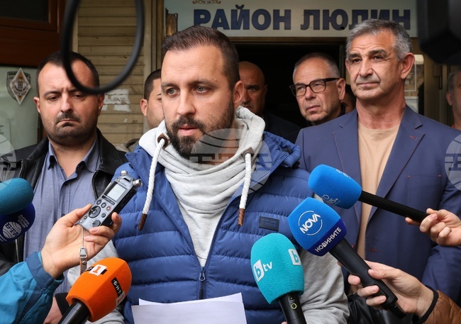 От общо осем големи контейнера, които следва бъдат разположени в „Люлин“, има само един, каза кметът на района Георги Тодоров