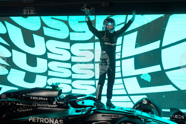 Джордж Ръсел спечели Гран при на Сингапур във Формула 1, Макларън триумфира с втора поредна титла при отборите