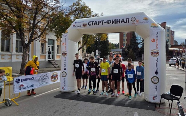 Иво Балабанов и Милица Мирчева завършиха първи на лекоатлетическия крос "Скалите" край Белоградчик