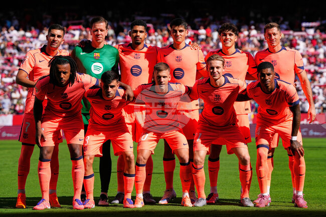 Испанският футболен гранд Барселона удължи партньорството си със Spotify