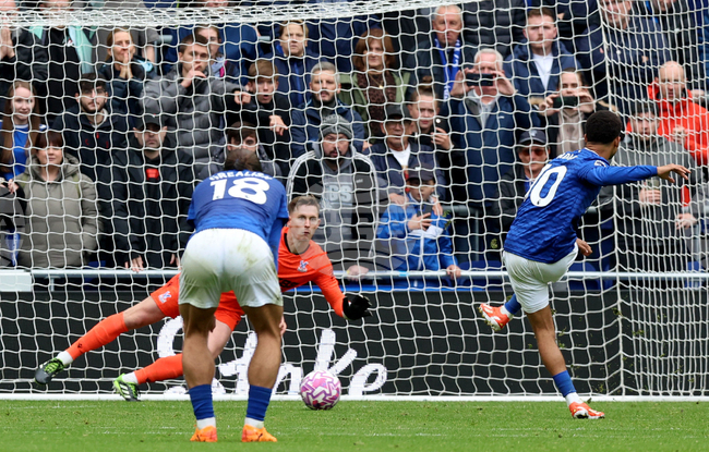 Евертън се наложи след обрат срещу Кристъл Палас във Висшата лига