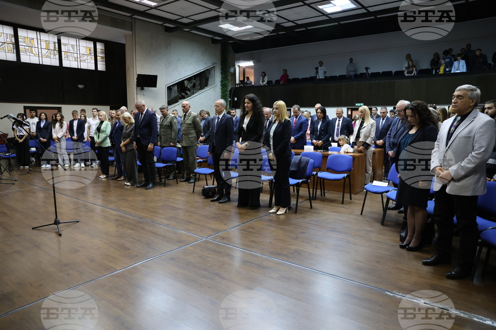 На тържествена сесия Общински съвет – Благоевград отличи заслужили жители на града и представители на институции