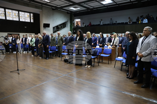 На тържествена сесия Общински съвет – Благоевград отличи заслужили жители на града и представители на институции