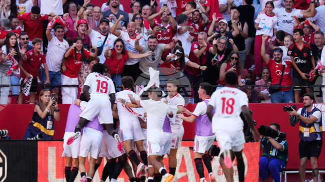 Севиля стигна до точка срещу Елче с две попадения на Ейкър Адамс през второто полувреме