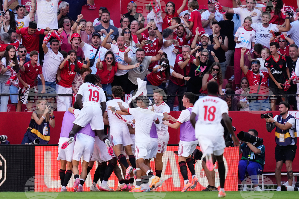 Севиля стигна до точка срещу Елче с две попадения на Ейкър Адамс през второто полувреме