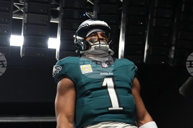 Broncos Eagles Football