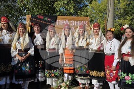 Село Неговановци - празник на народната носия