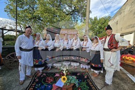 Село Неговановци - празник на народната носия