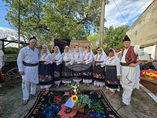 Село Неговановци - празник на народната носия