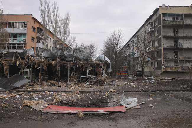 Украинските сили са подложени на все по-ожесточен натиск при отбраната на Бахмут, твърди британското военно разузнаване