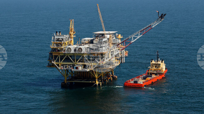 Петролът поскъпва заради очаквани нови санкции срещу Русия и блокада на венецуелски танкери