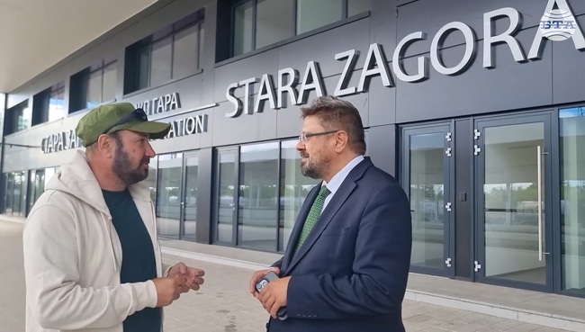 Стефан Вълдобрев и „Обичайните заподозрени“ записваха песен и на емблематичната старозагорска жп гара