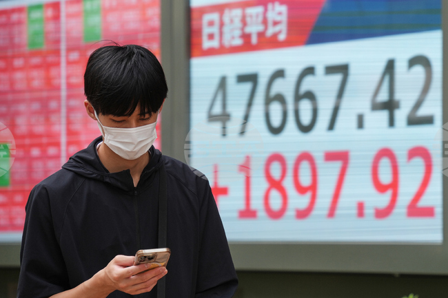 В Токио и на Уолстрийт борсовите индекси продължават да отчитат рекордно високи стойности