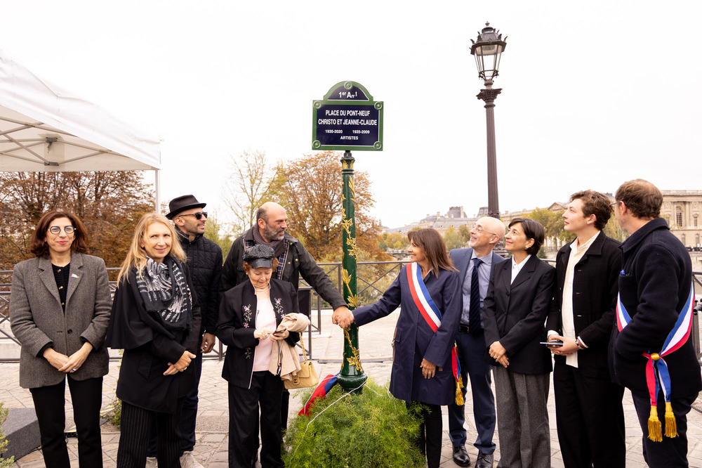 Посланикът на България в Париж Радка Балабанова-Рулева присъства на церемония по именуване на площад на имената на Кристо и Жан-Клод