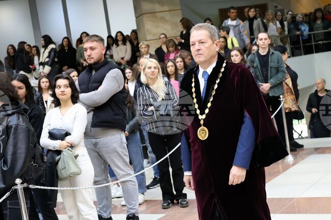 Бургаският свободен университет обяви студентски конкурс за визуална идентичност по повод 35-годишнината си