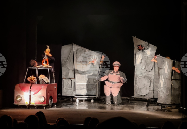 „Маншон, Полуобувка и Мъхеста брада” получава Голямата награда на 19-ия Международен куклен фестивал „Златният делфин“