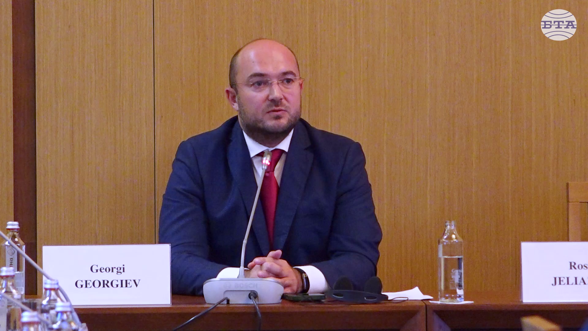 За да бъде гарантирано демократичното общество, трябва да бъде елиминиран корупцонният натиск и организираната престъпност, каза Георги Георгиев