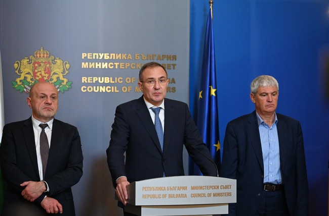 Министър Гуцанов: Предлагаме покачване на минималната заплата на 1213 лева. Замразяването на доходите е недопустимо