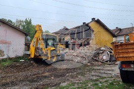 Враца - събаряне на къщи