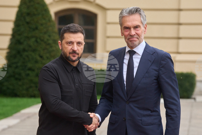 АНП: Нидерландският премиер Дик Схоф бе награден по време на посещението си в Украйна