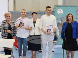 Заместник-министърът на образованието и науката Емилия Лазарова посрещна младите учители в Софийска област