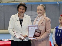 Заместник-министърът на образованието и науката Емилия Лазарова посрещна младите учители в Софийска област