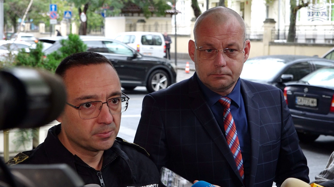 Оперативната обстановка към момента е сравнително спокойна, екипите работят по 30 сигнала, каза директорът на ГДПБЗН Александър Джартов