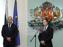 Президентска инициатива - награда „Джон Атанасов“ - отличия - връчване