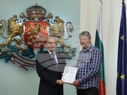 Президентска инициатива - награда „Джон Атанасов“ - отличия - връчване