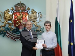 Президентска инициатива - награда „Джон Атанасов“ - отличия - връчване