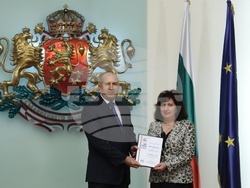 Президентска инициатива - награда „Джон Атанасов“ - отличия - връчване