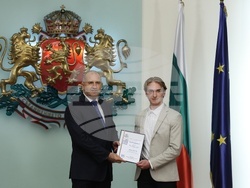 Президентска инициатива - награда „Джон Атанасов“ - отличия - връчване