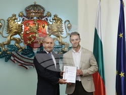 Президентска инициатива - награда „Джон Атанасов“ - отличия - връчване