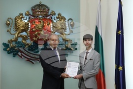 Президентска инициатива - награда „Джон Атанасов“ - отличия - връчване